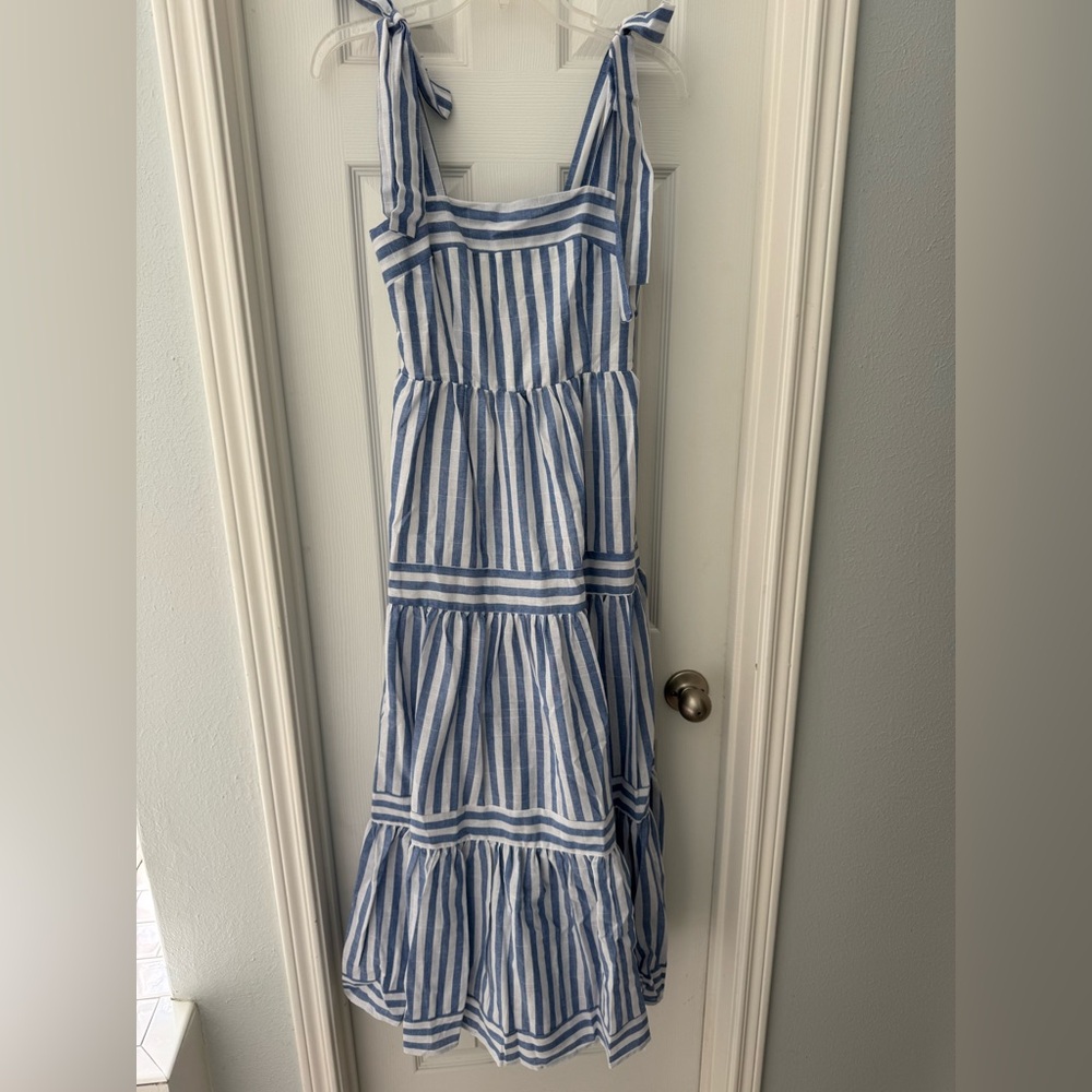NWT Entro Maxi Dress Size small.